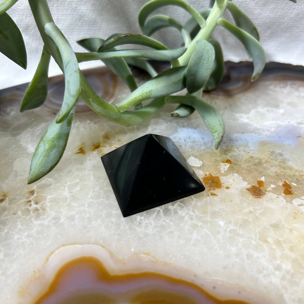 Shungite Pyramid, 3cm